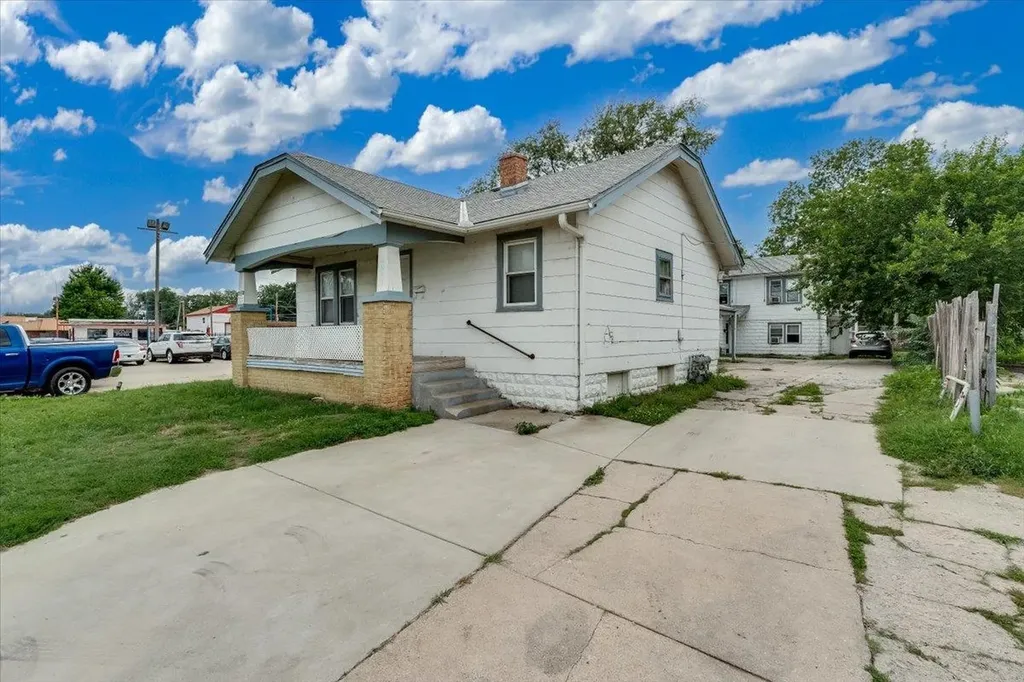 2043 S Broadway Avenue Wichita KS 67211