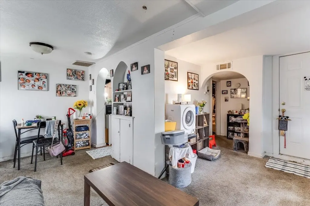 2043 S Broadway Avenue Wichita KS 67211