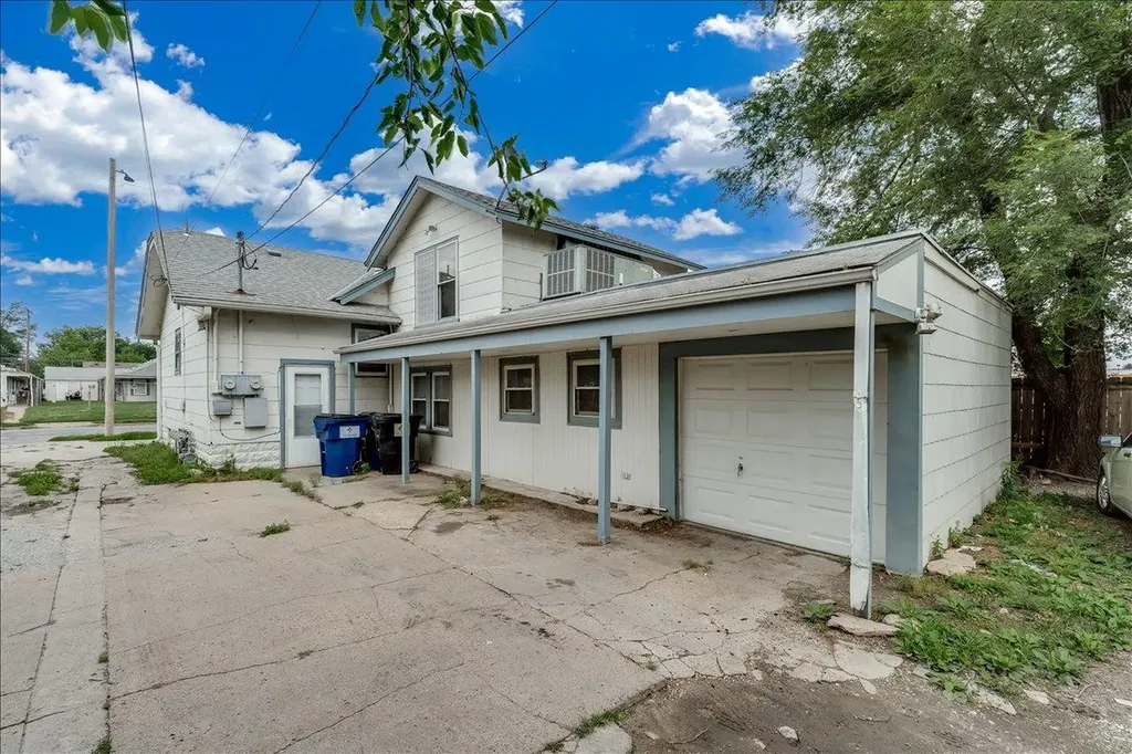 2043 S Broadway Avenue Wichita KS 67211