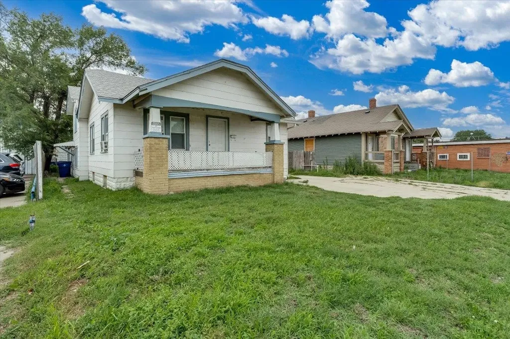 2043 S Broadway Avenue Wichita KS 67211