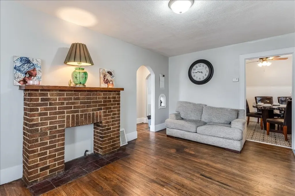 2043 S Broadway Avenue Wichita KS 67211