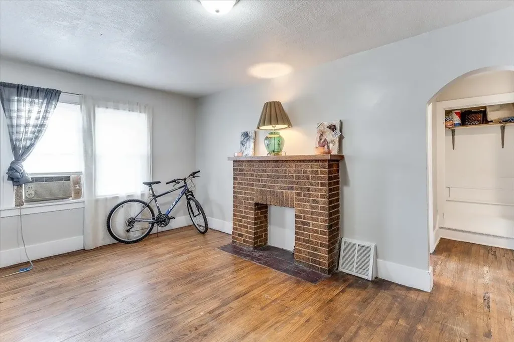 2043 S Broadway Avenue Wichita KS 67211