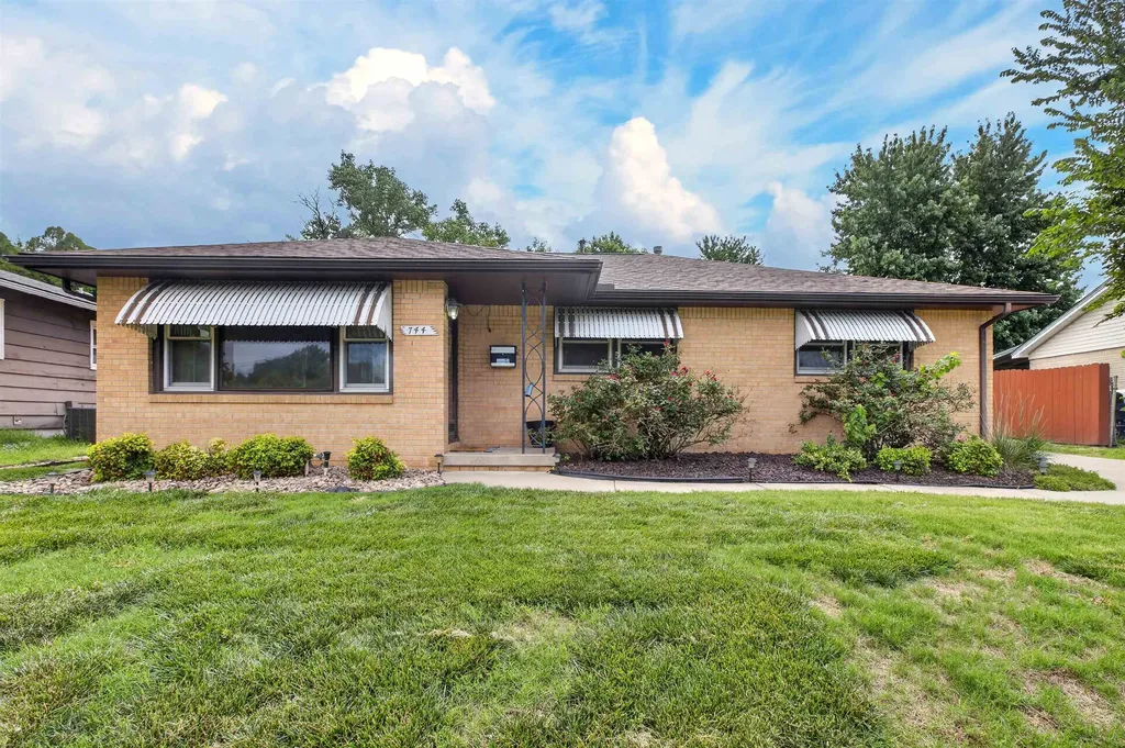 744 S Fabrique Drive Wichita KS 67218