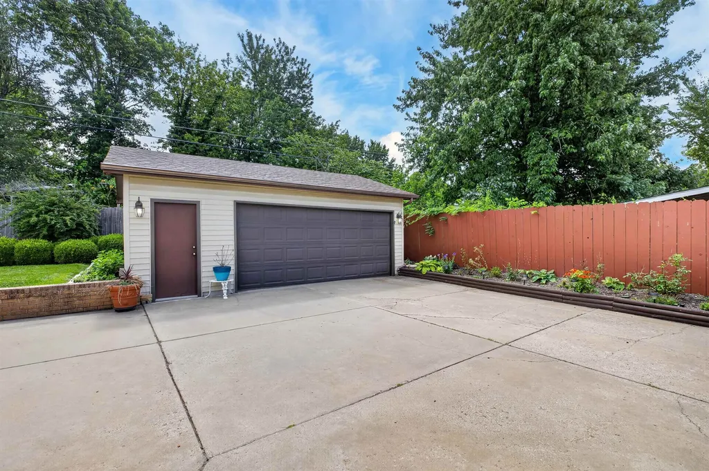 744 S Fabrique Drive Wichita KS 67218