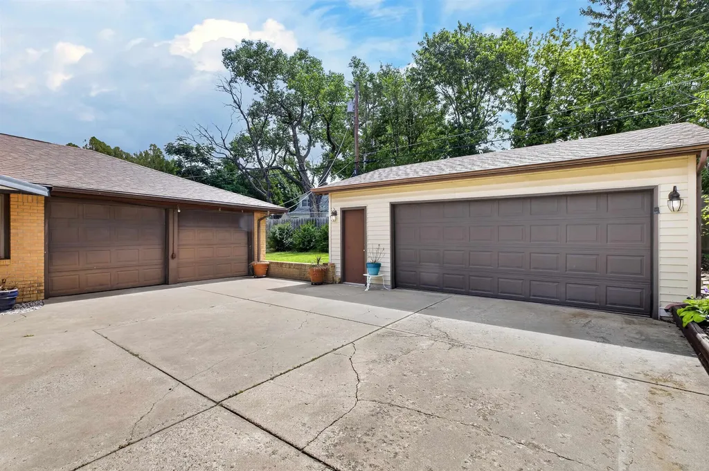 744 S Fabrique Drive Wichita KS 67218