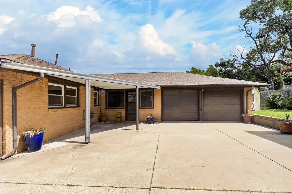 744 S Fabrique Drive Wichita KS 67218