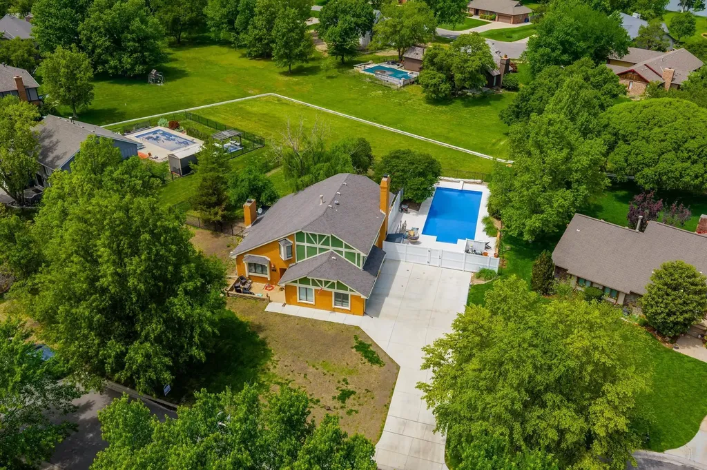 Wichita KS, 14710 E Willowbend Circle