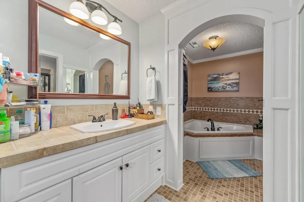 14710 E Willowbend Circle Wichita KS 67230