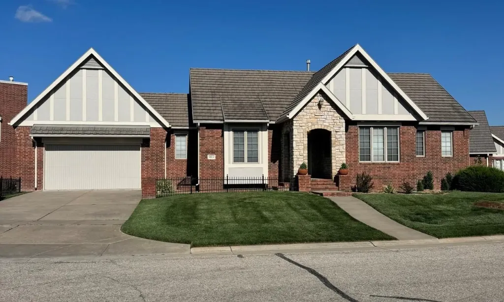 Wichita KS, 8814 E Churchill