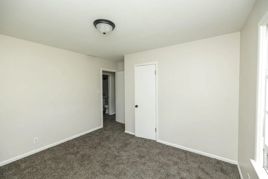 617 W 4th Haysville KS 67060