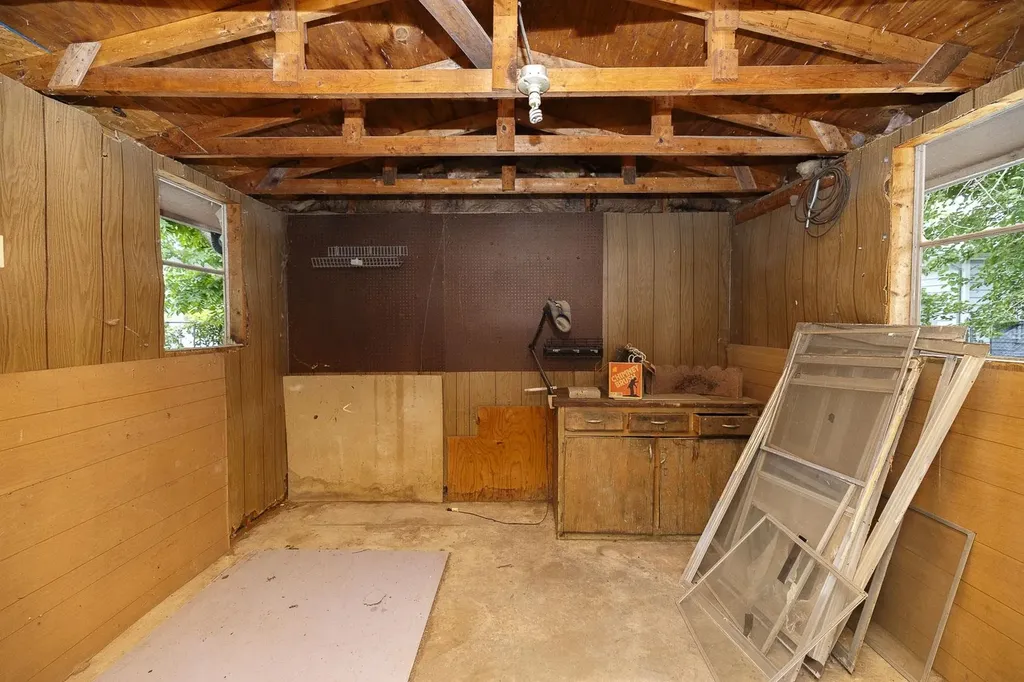 617 W 4th Haysville KS 67060