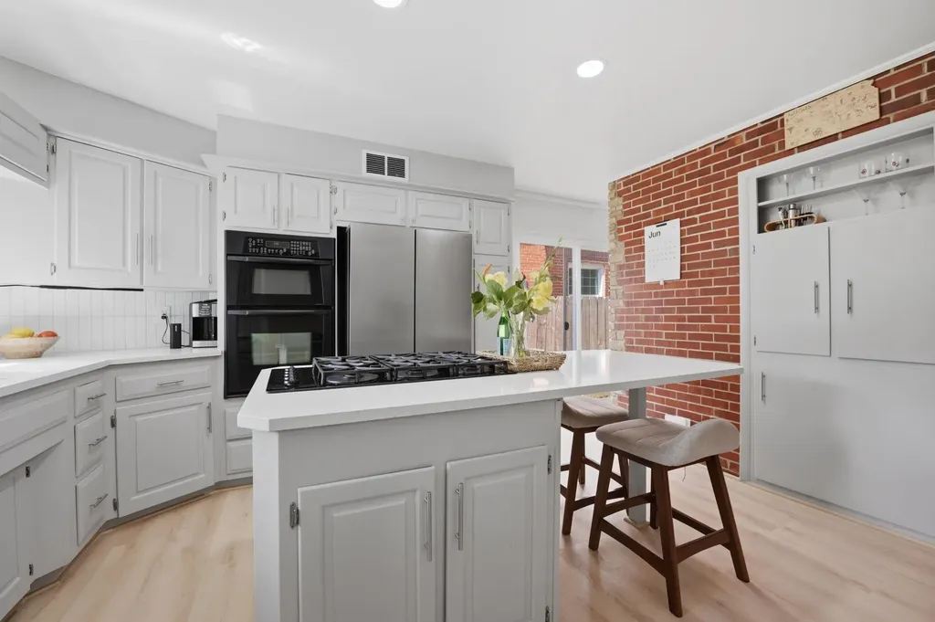 145 S Pinecrest Avenue Wichita KS 67218