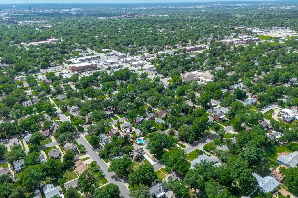145 S Pinecrest Avenue Wichita KS 67218