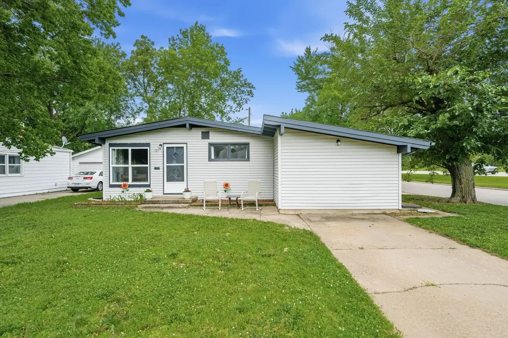 101 E Springdale Street Derby KS 67037-1238