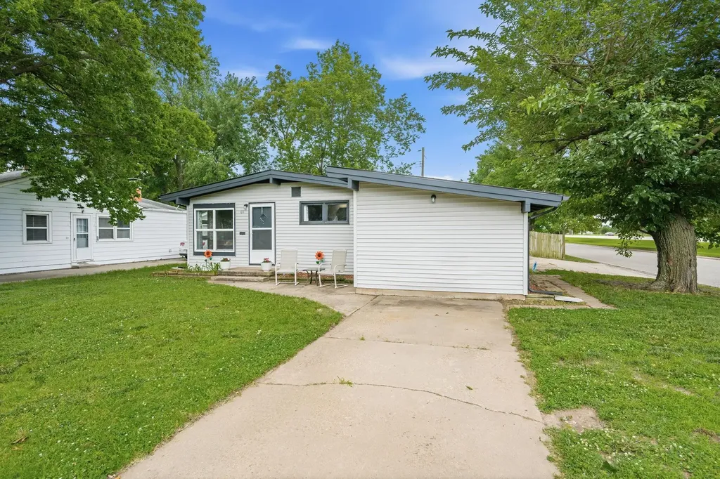 101 E Springdale Street Derby KS 67037-1238