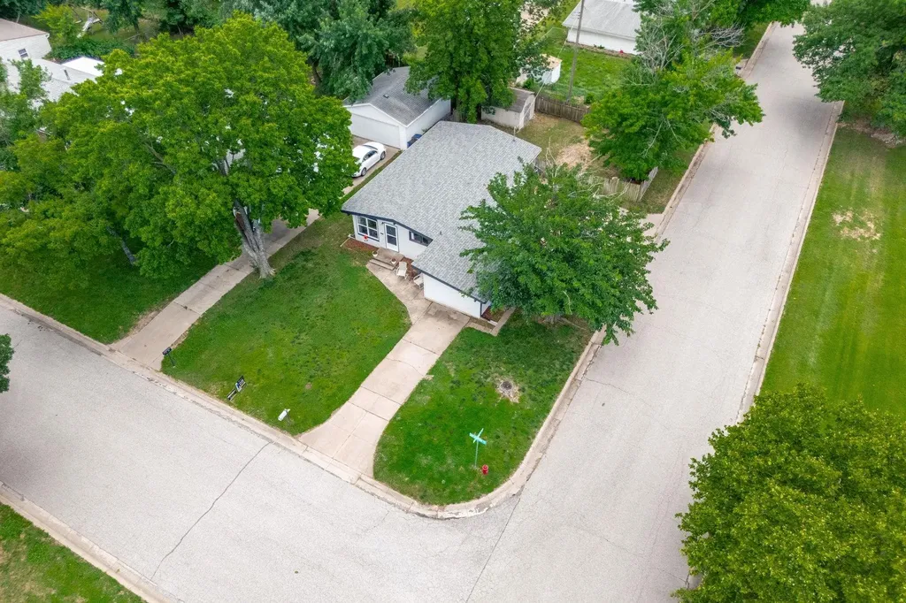 101 E Springdale Street Derby KS 67037-1238