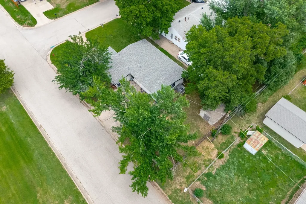 101 E Springdale Street Derby KS 67037-1238