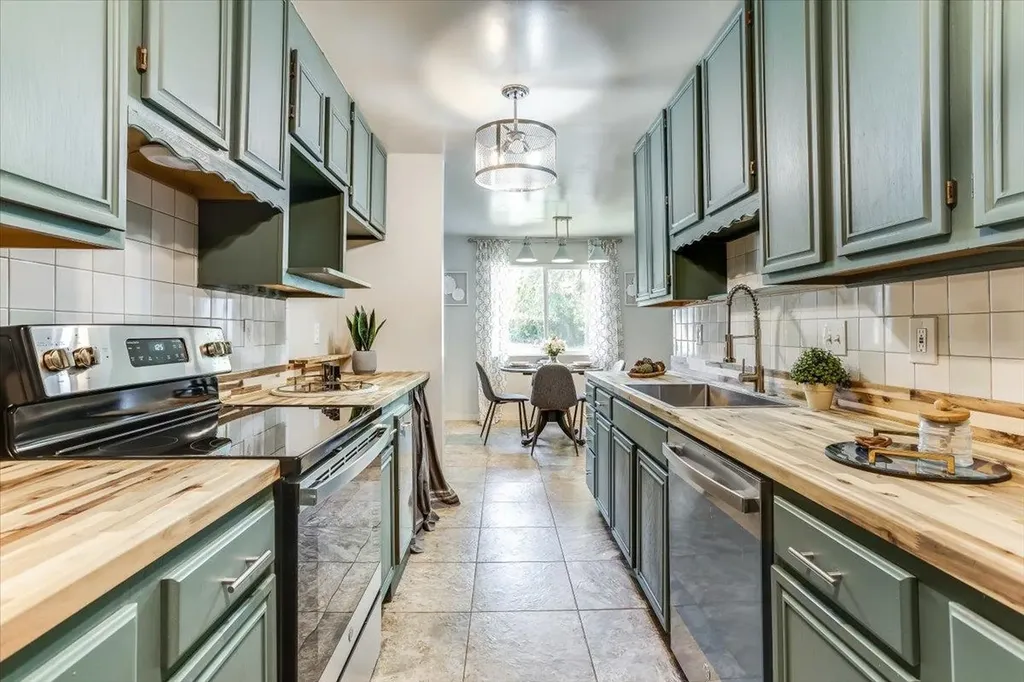 956 Harding Street Wichita KS 67208