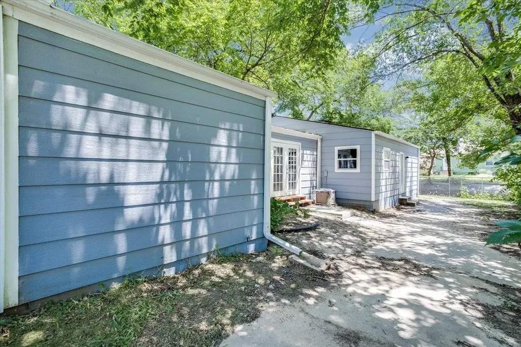 956 Harding Street Wichita KS 67208
