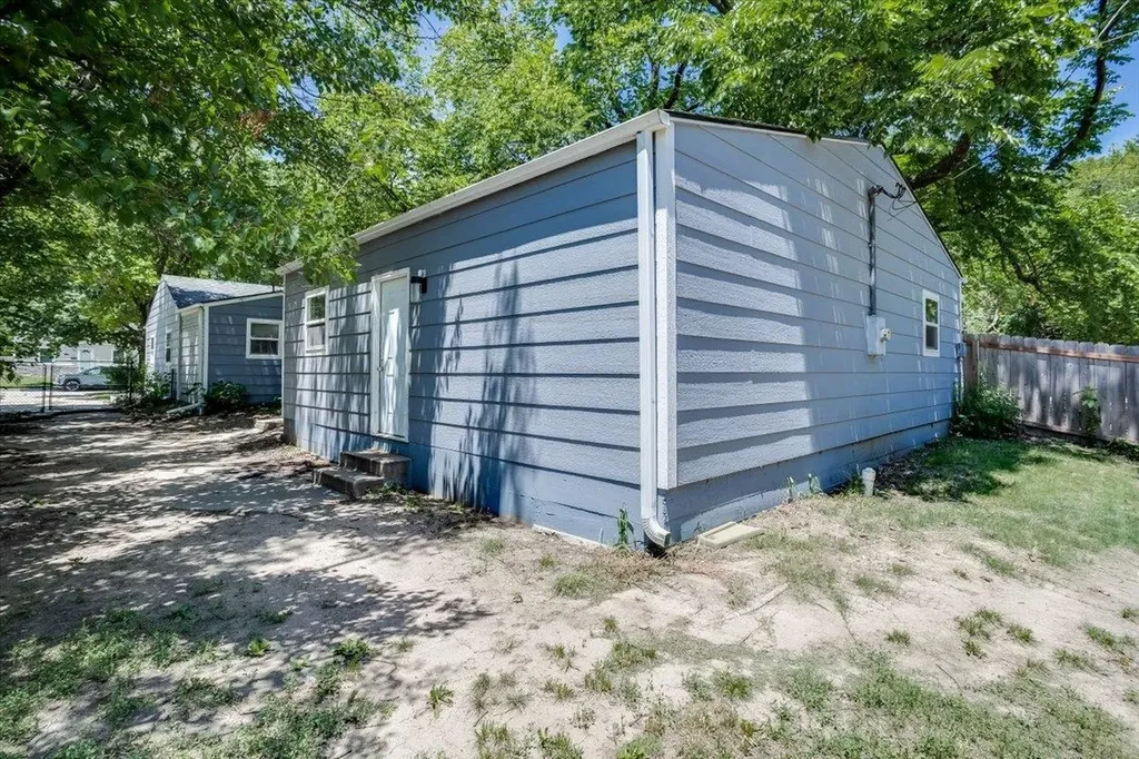 956 Harding Street Wichita KS 67208