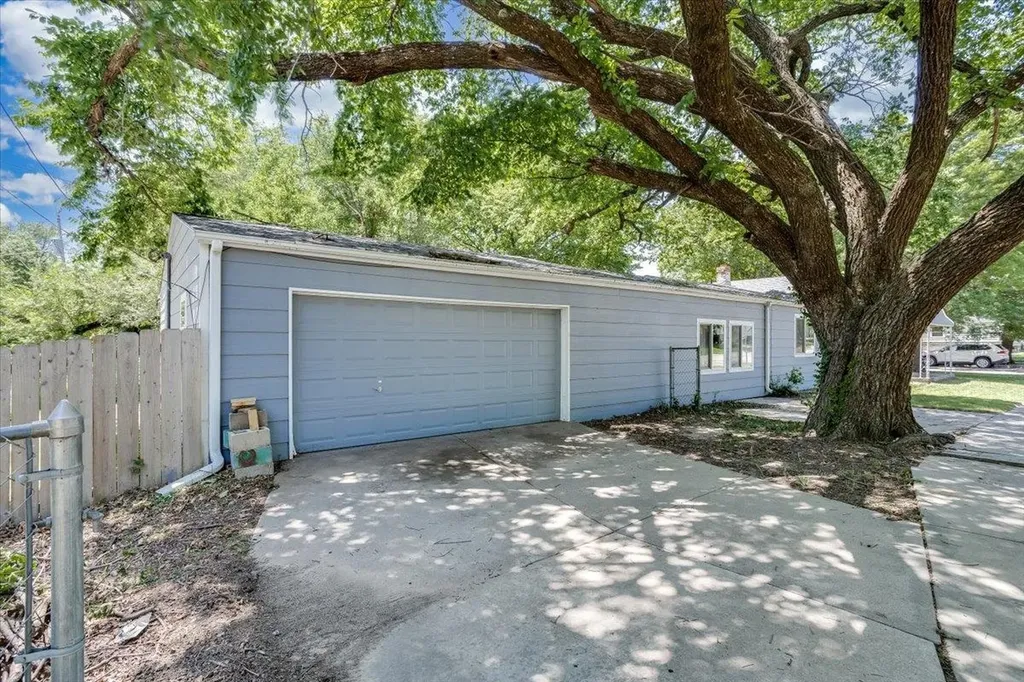 956 Harding Street Wichita KS 67208