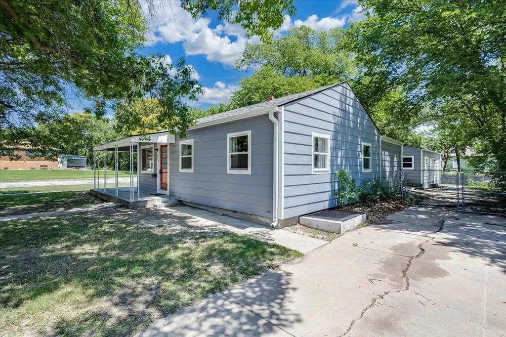 956 Harding Street Wichita KS 67208