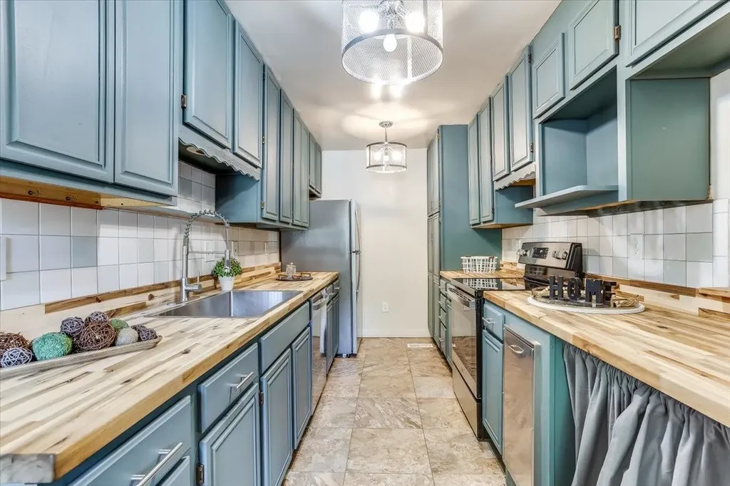 956 Harding Street Wichita KS 67208