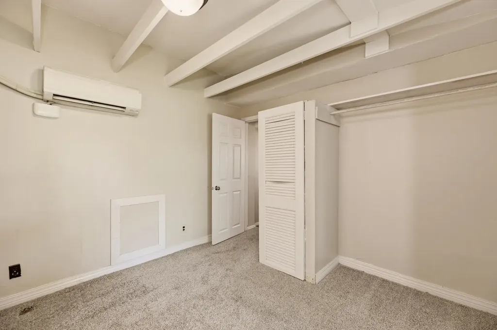 2719 W Douglas Wichita KS 67213-2606