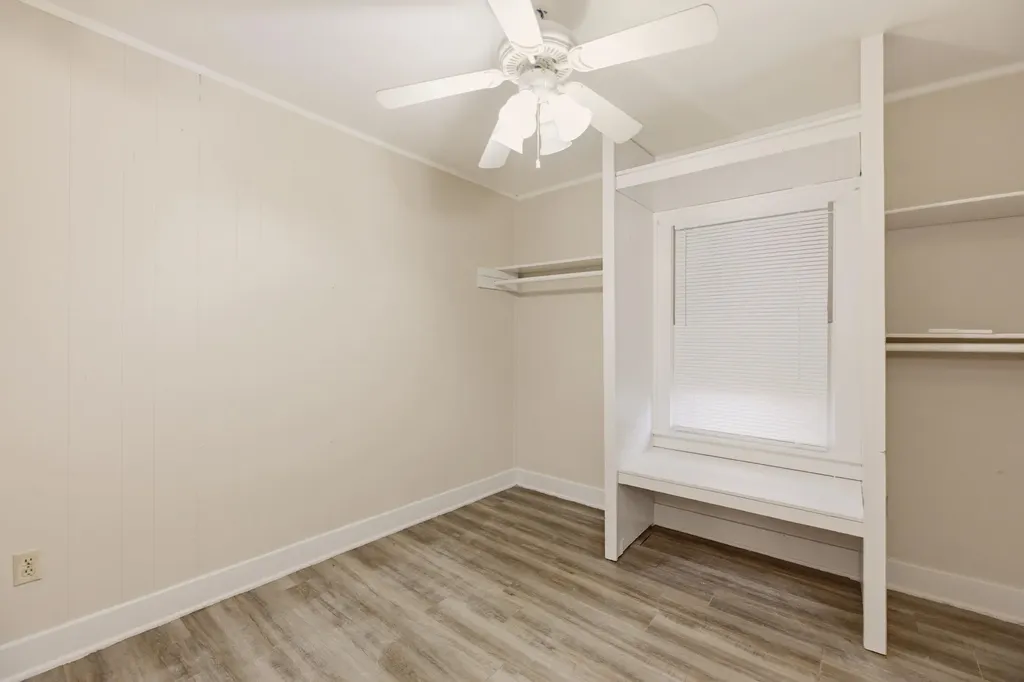 2719 W Douglas Wichita KS 67213-2606