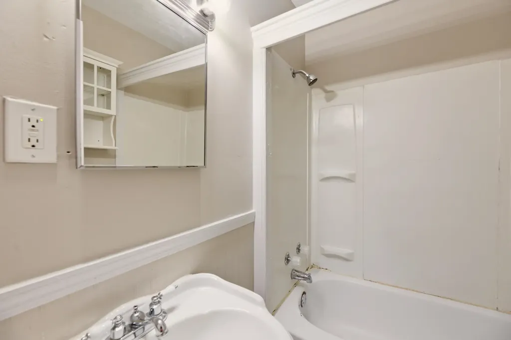 2719 W Douglas Wichita KS 67213-2606