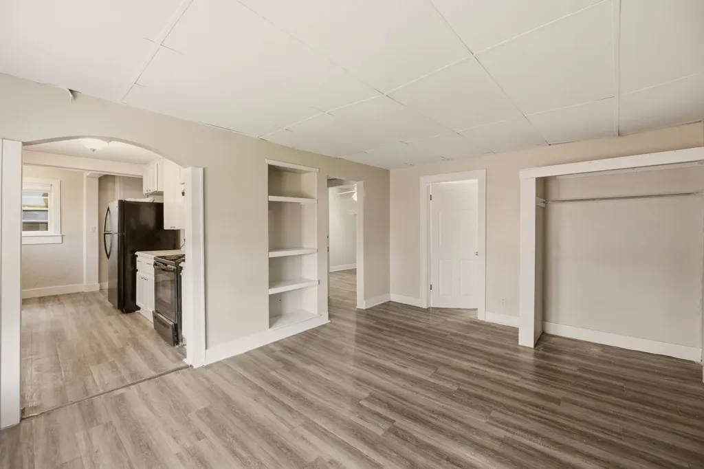 2719 W Douglas Wichita KS 67213-2606