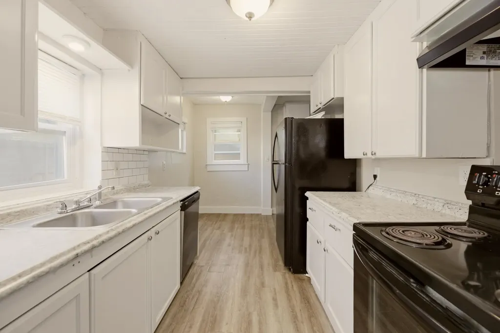 2719 W Douglas Wichita KS 67213-2606