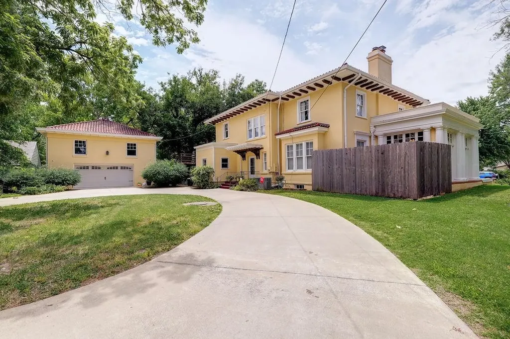 404 E 11th Winfield KS 67156