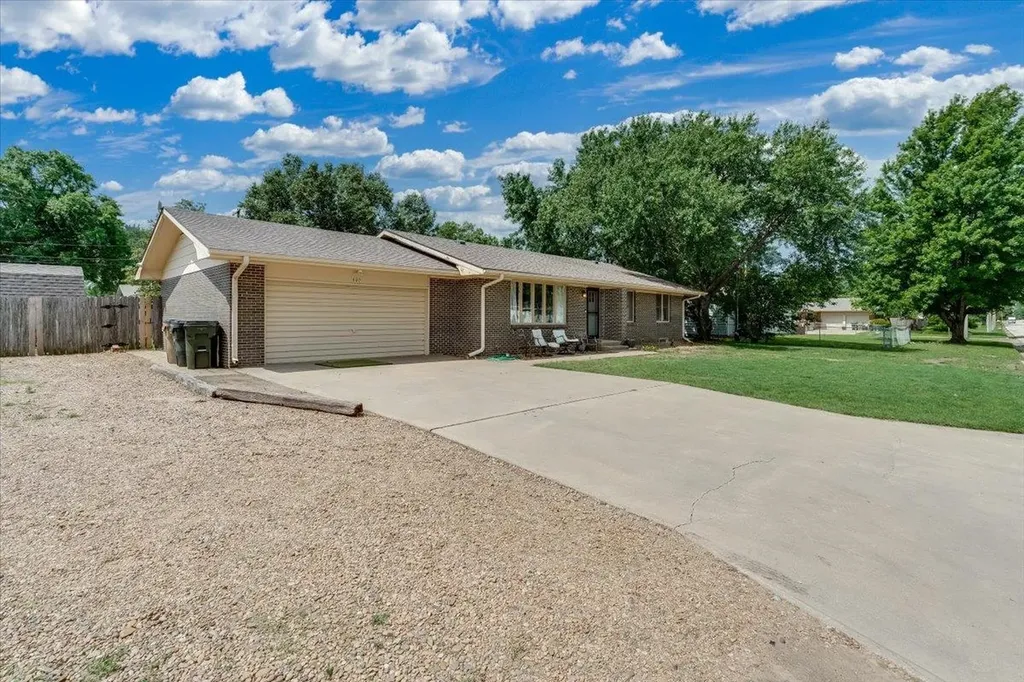 605 E Main Street Haven KS 67543