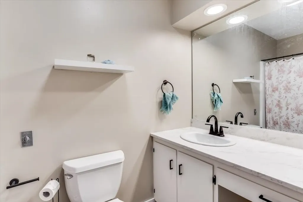605 E Main Street Haven KS 67543
