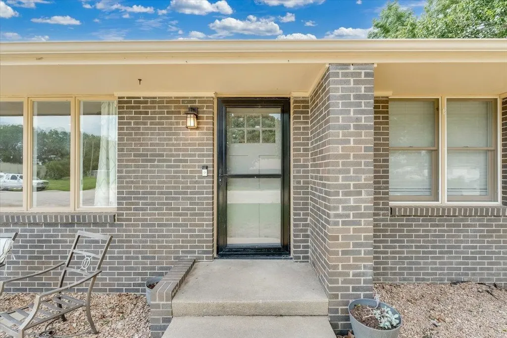 605 E Main Street Haven KS 67543