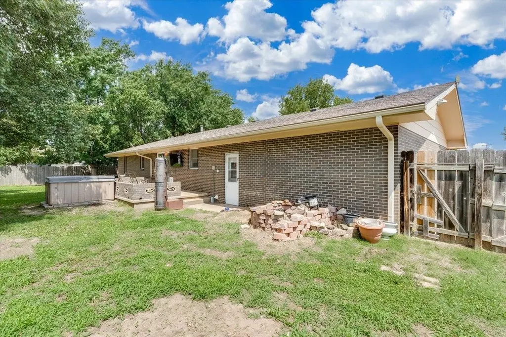 605 E Main Street Haven KS 67543