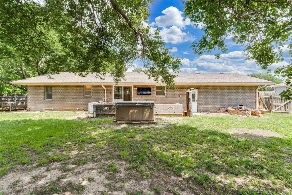605 E Main Street Haven KS 67543
