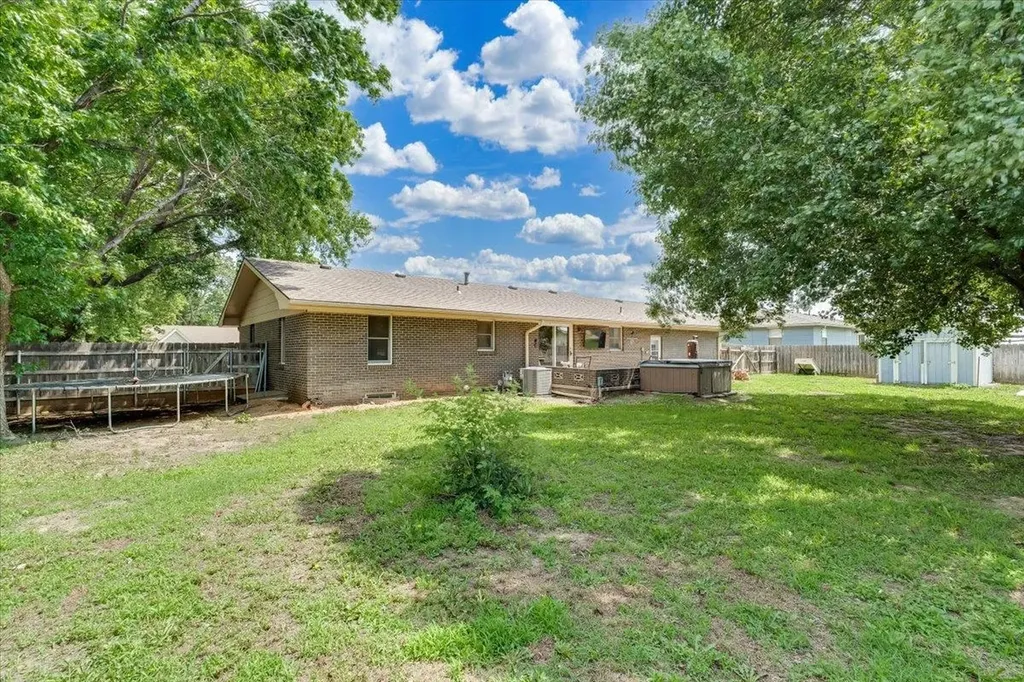 605 E Main Street Haven KS 67543