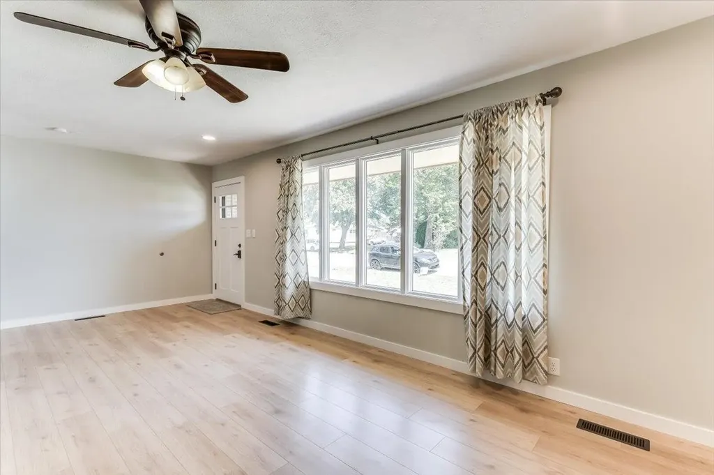 605 E Main Street Haven KS 67543