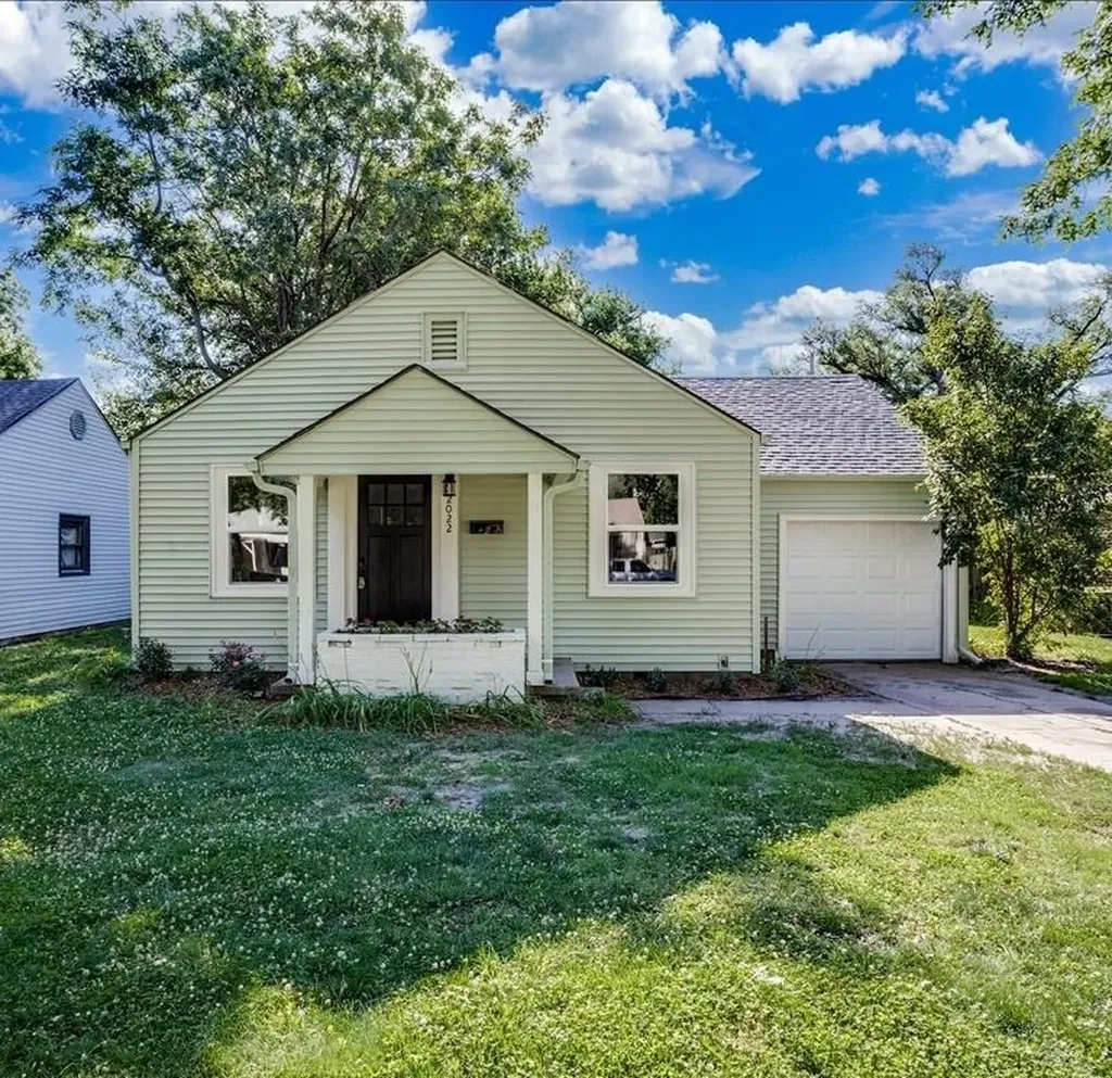 2022 N Woodland Wichita KS 67203