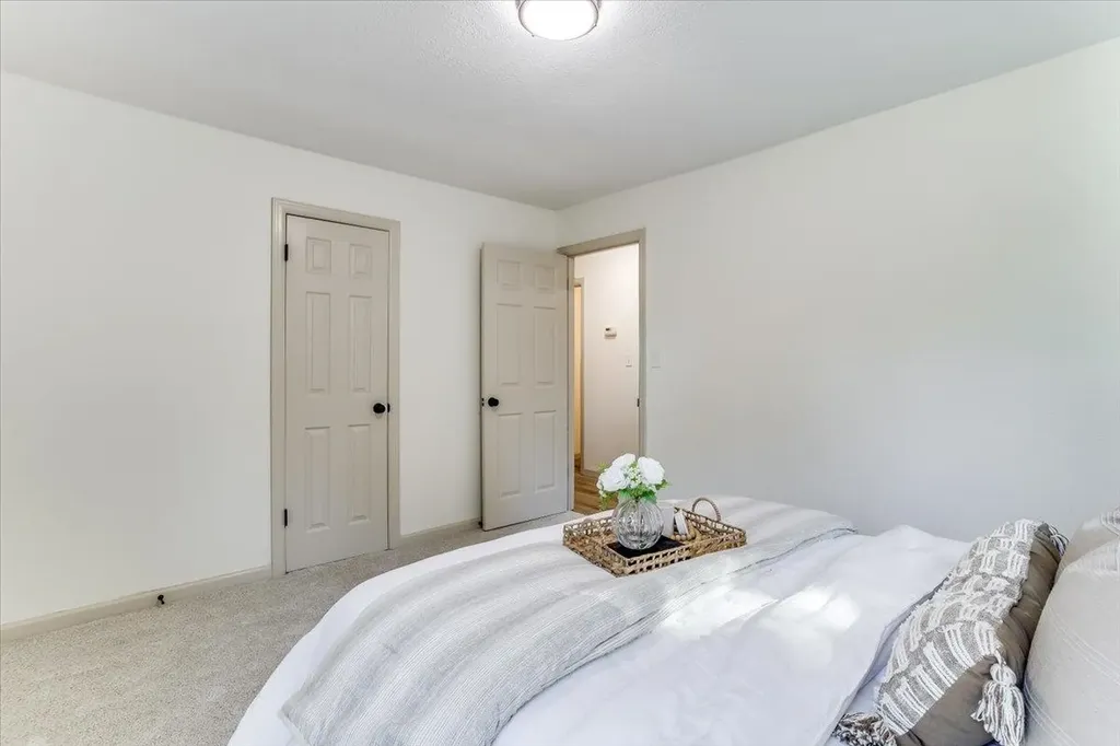 2022 N Woodland Wichita KS 67203