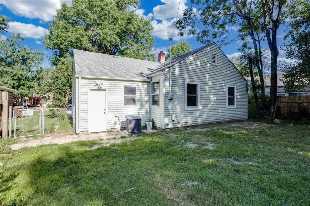 2022 N Woodland Wichita KS 67203