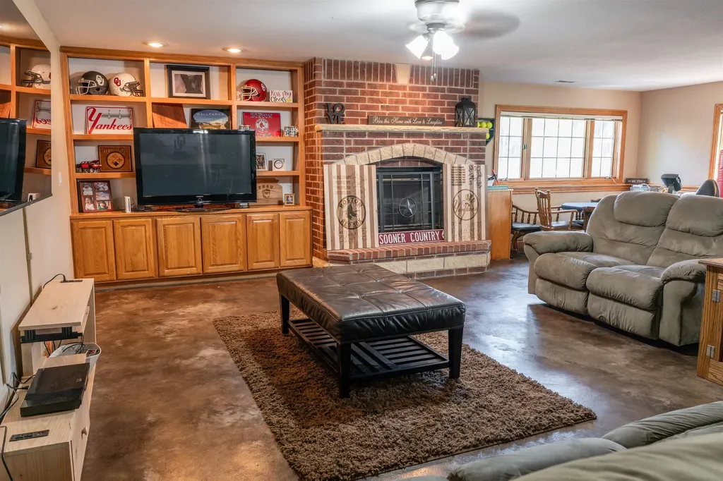 9 E Flanigan Drive Augusta KS 67010