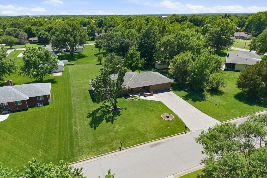 9A E Woodland Drive Augusta KS 67010
