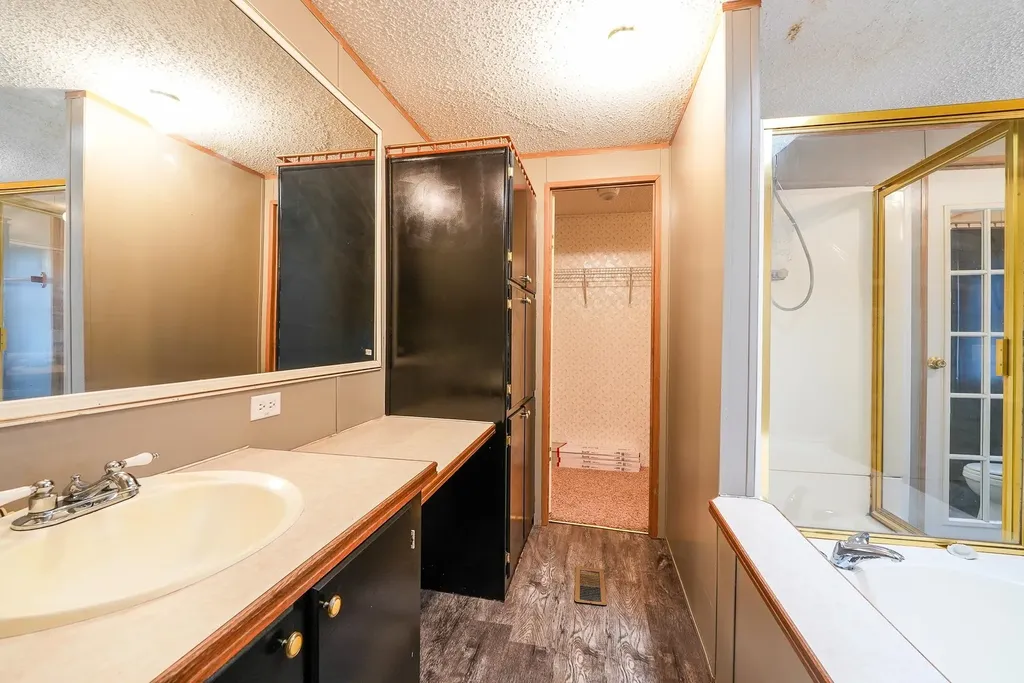 8732 SE 30th Street El Dorado KS 67042