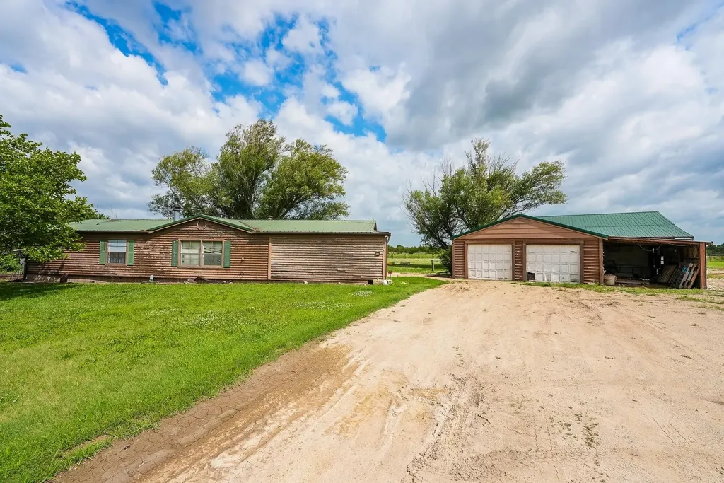 8732 SE 30th Street El Dorado KS 67042