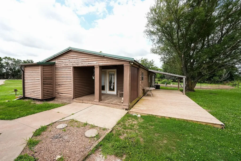 8732 SE 30th Street El Dorado KS 67042