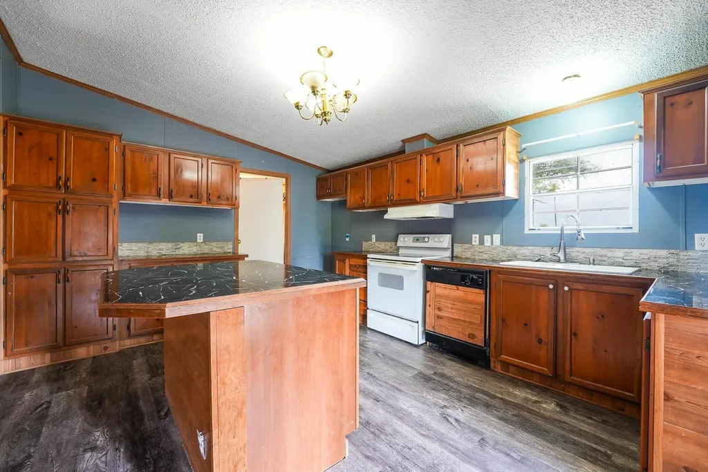 8732 SE 30th Street El Dorado KS 67042