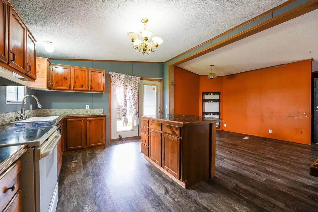 8732 SE 30th Street El Dorado KS 67042
